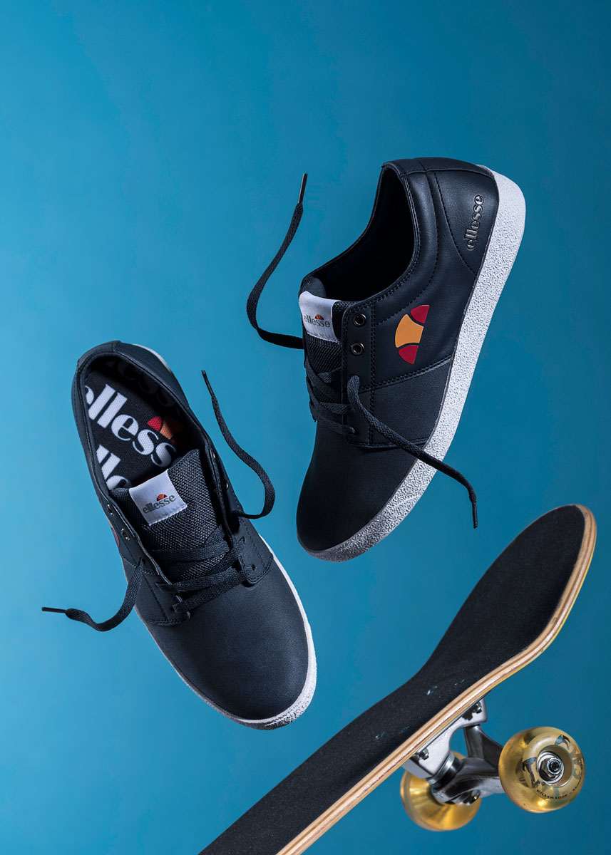 Foto pubblicitaria sneakers Ellesse con Skateboard